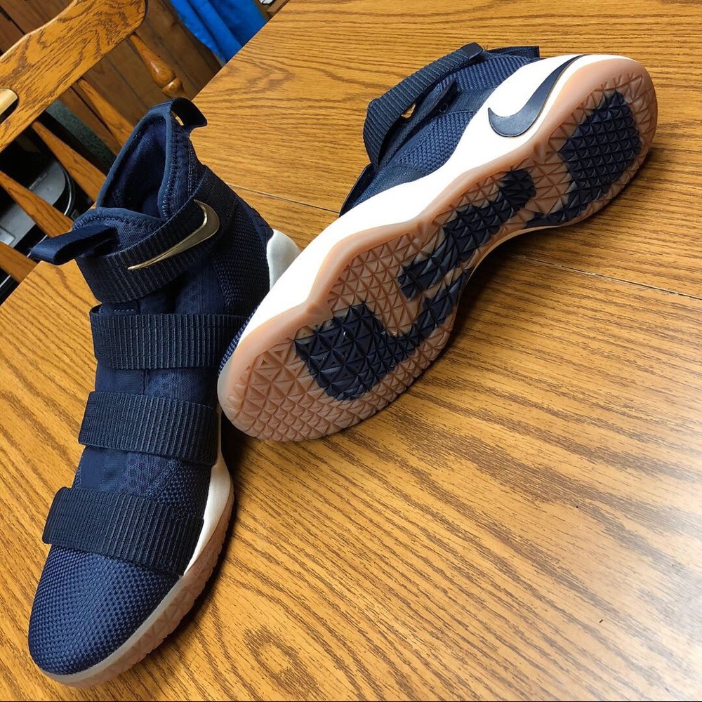 Lebron Solider XI